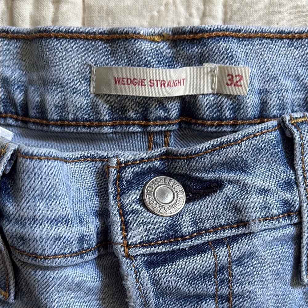 Levi's Wedgie Straight Leg Jeans